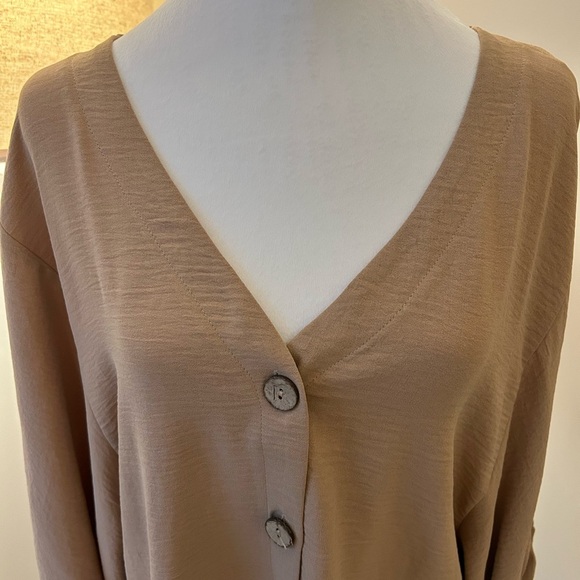 Women’s Blouse - Picture 2 of 6